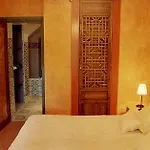 La Demeure Des Tilleuls Bed and Breakfast