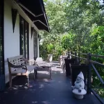 La Demeure Des Tilleuls Bed and Breakfast