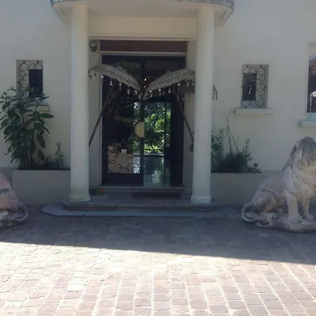 La Demeure Des Tilleuls Bed & Breakfast Châtenay
