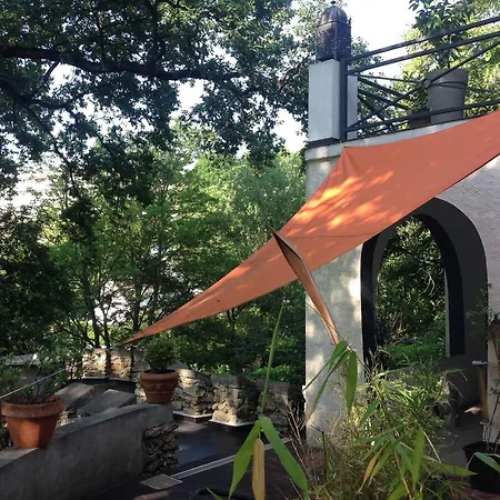 La Demeure Des Tilleuls Bed & Breakfast 2*